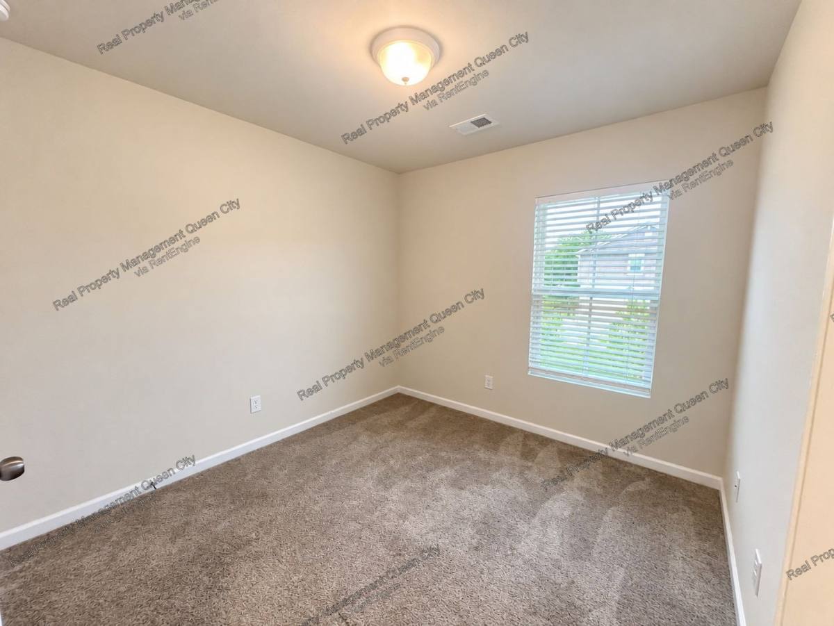 Townhouse for rent at 2407 Lazette Dr, Charlotte, NC 28216