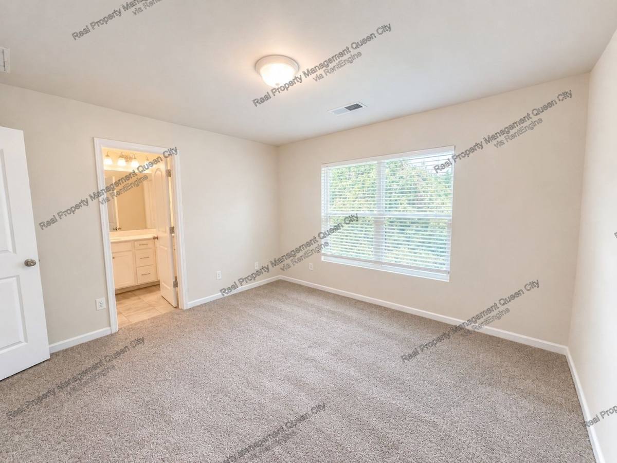 Townhouse for rent at 2407 Lazette Dr, Charlotte, NC 28216