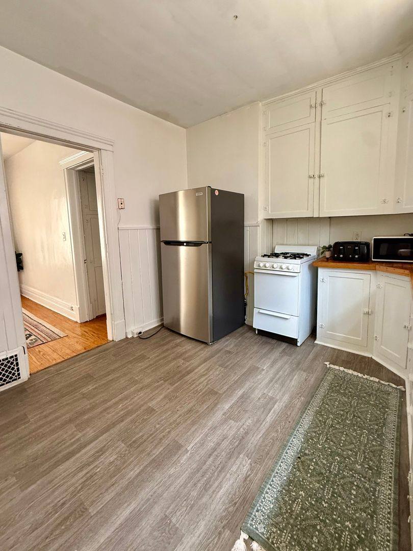 Apartment for rent at 413 Locust St #1, Kalamazoo, MI 49007