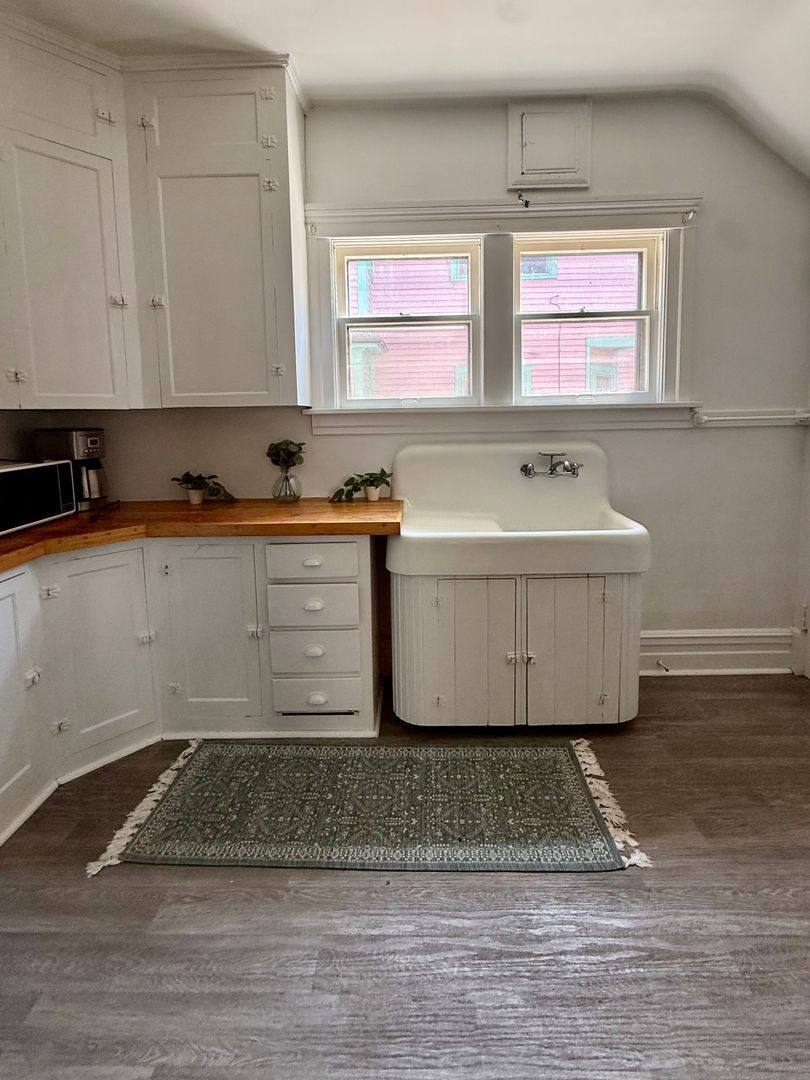 Apartment for rent at 413 Locust St #1, Kalamazoo, MI 49007