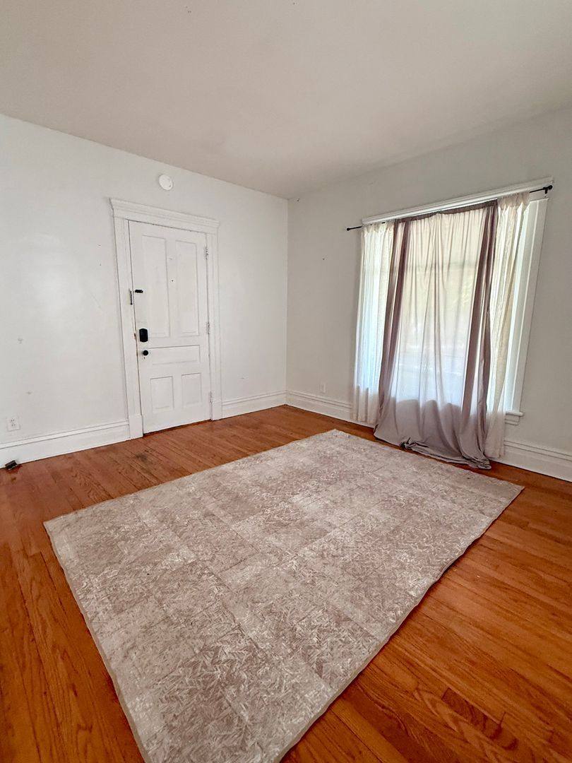 Apartment for rent at 413 Locust St #1, Kalamazoo, MI 49007