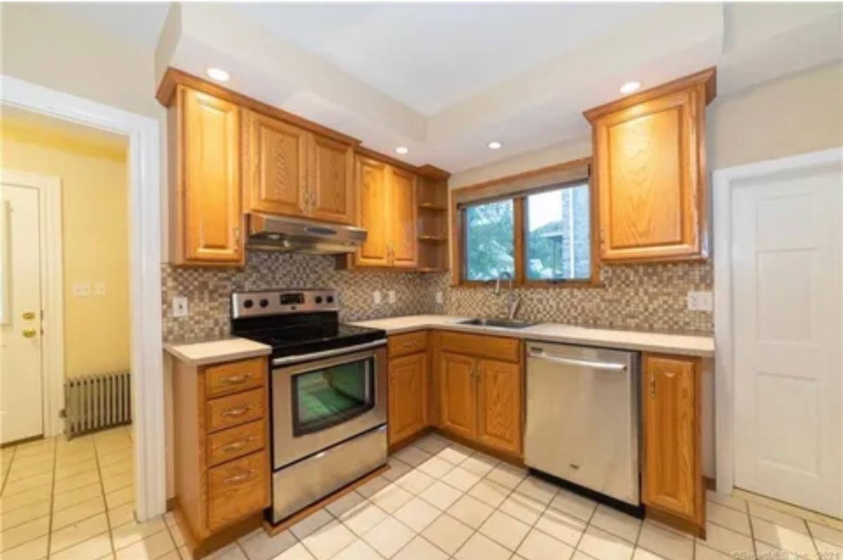 House for rent at 333 Ocean Ave, New London, CT 06320