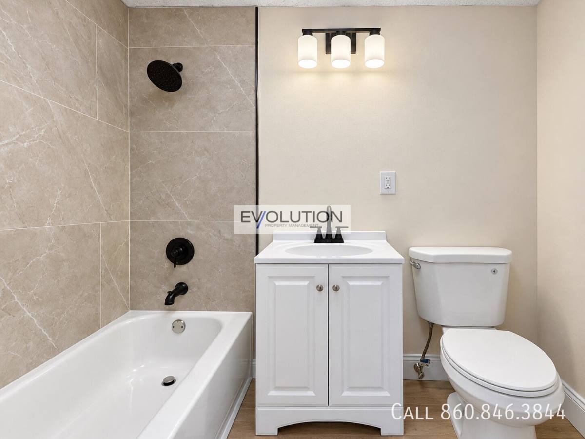 Apartment for rent at 906-908 Park St #1E, Hartford, CT 06106