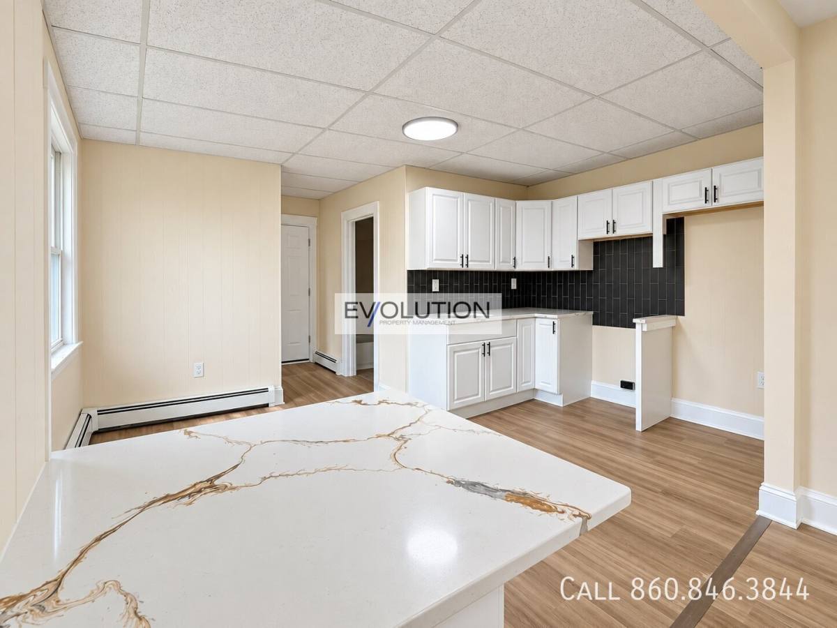 Apartment for rent at 906-908 Park St #1E, Hartford, CT 06106