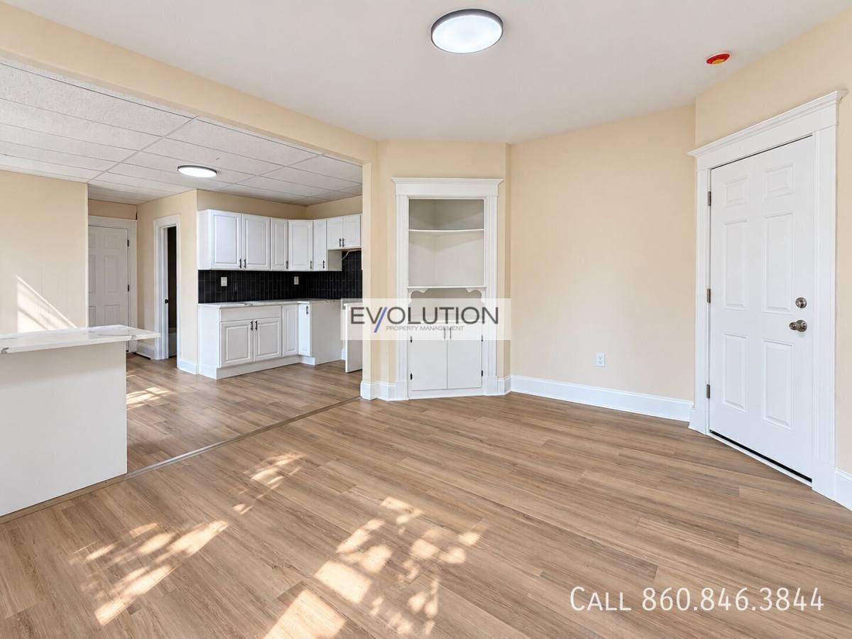 Apartment for rent at 906-908 Park St #1E, Hartford, CT 06106