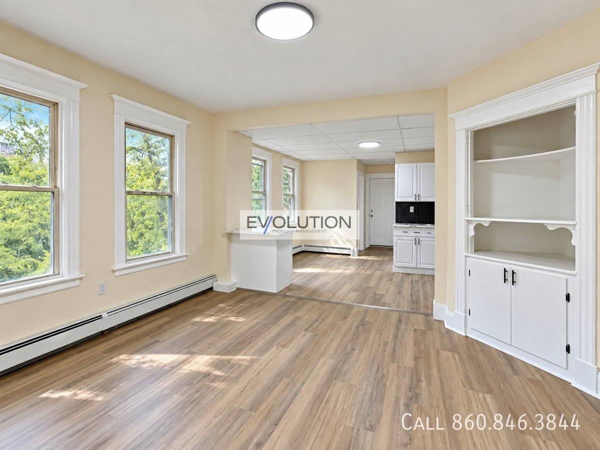 Apartment for rent at 906-908 Park St #1E, Hartford, CT 06106