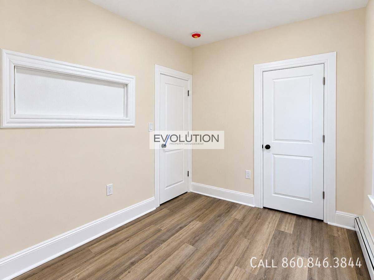 Apartment for rent at 906-908 Park St #1E, Hartford, CT 06106