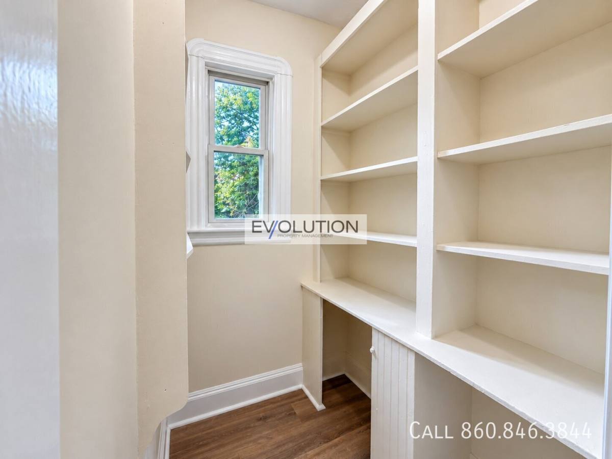 Apartment for rent at 906-908 Park St #1E, Hartford, CT 06106