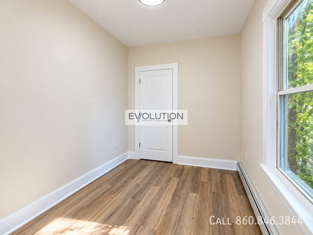 Apartment for rent at 906-908 Park St #1E, Hartford, CT 06106