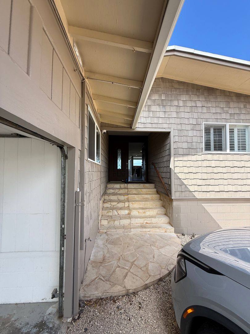 Apartment for rent at 1627 Paula Dr, Honolulu, HI 96816