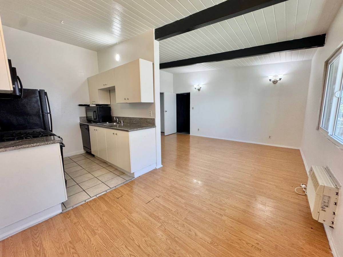 Apartment for rent at 928 Albany St, Los Angeles, CA 90015