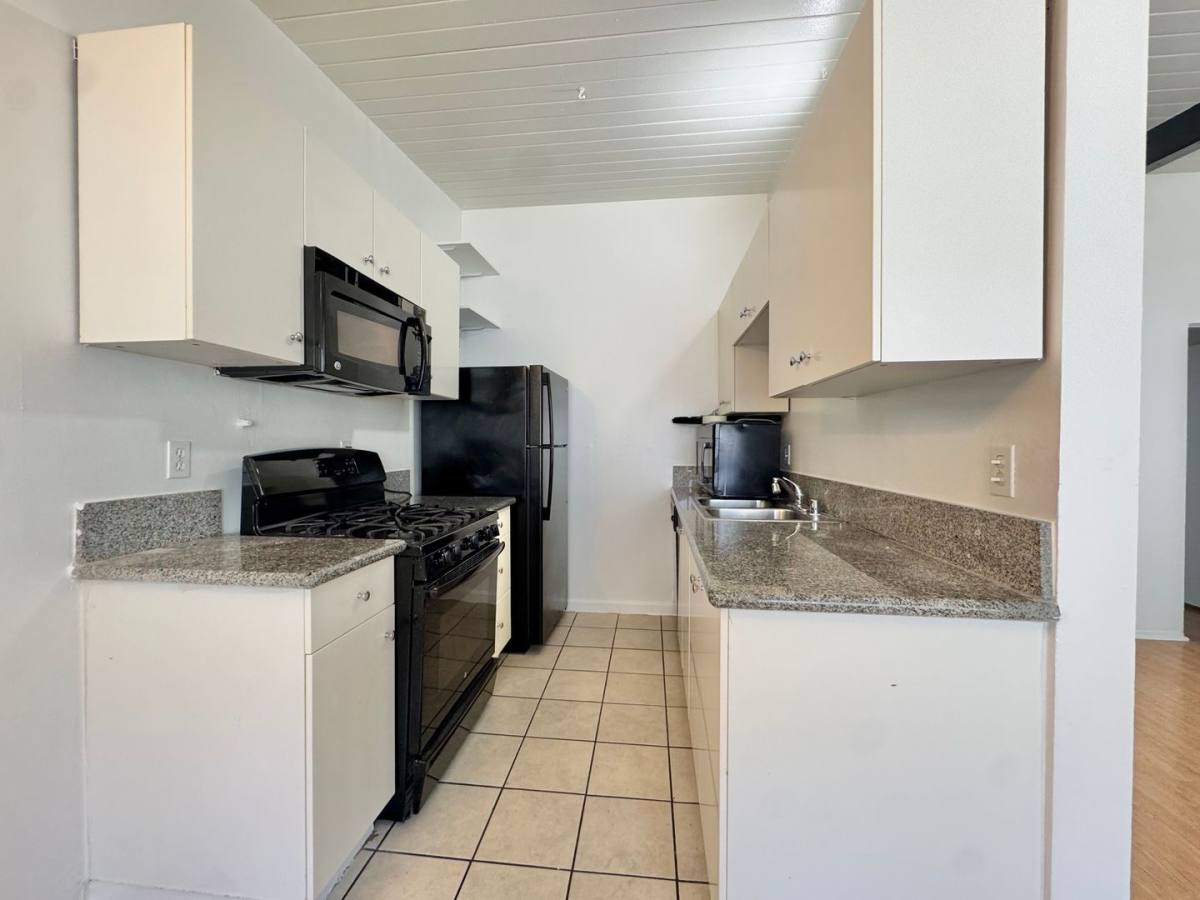 Apartment for rent at 928 Albany St, Los Angeles, CA 90015