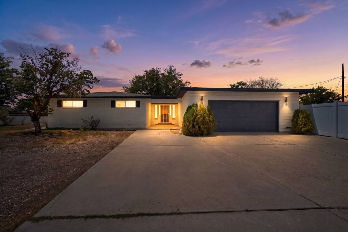 House for rent at 824 Ortega Rd NW, Albuquerque, NM 87114