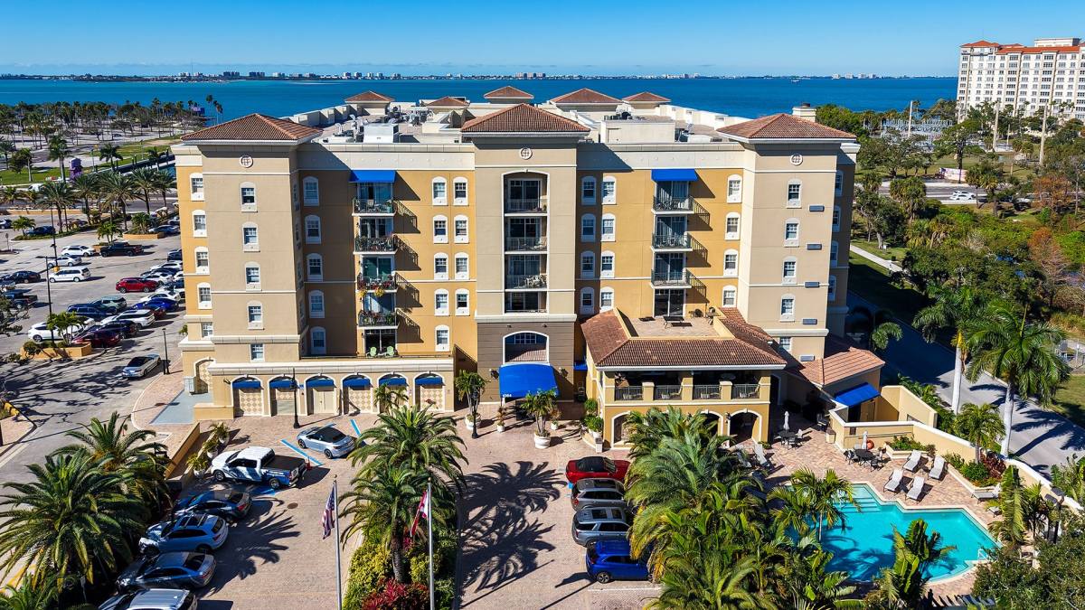 Condo for rent at 1064 N Tamiami Trail #1320, Sarasota, FL 34236
