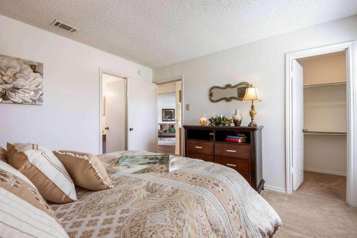 Apartment for rent at Ashwood Park, 7650 McCallum Blvd, Dallas, TX 75252