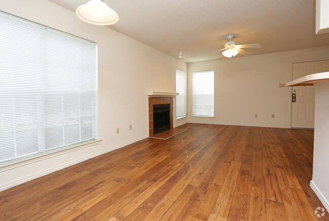 Apartment for rent at 4931 Live Oak St #79, Dallas, TX 75206