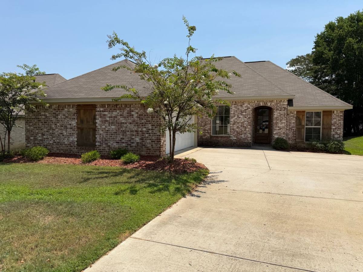 House for rent at 464 Silver Hill Dr, Pearl, MS 39208