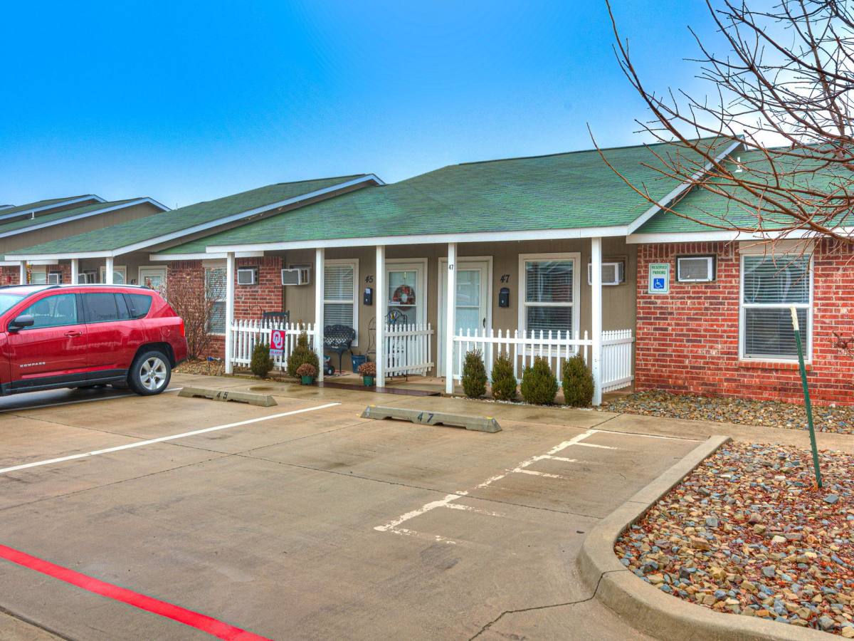 Black Bear Creek, 2040 E Memorial Rd, Edmond, OK 73013 - Apartment for Rent