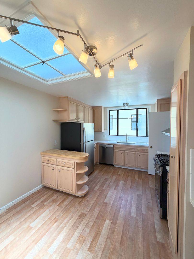 House for rent at 955 Lawton St, San Francisco, CA 94122