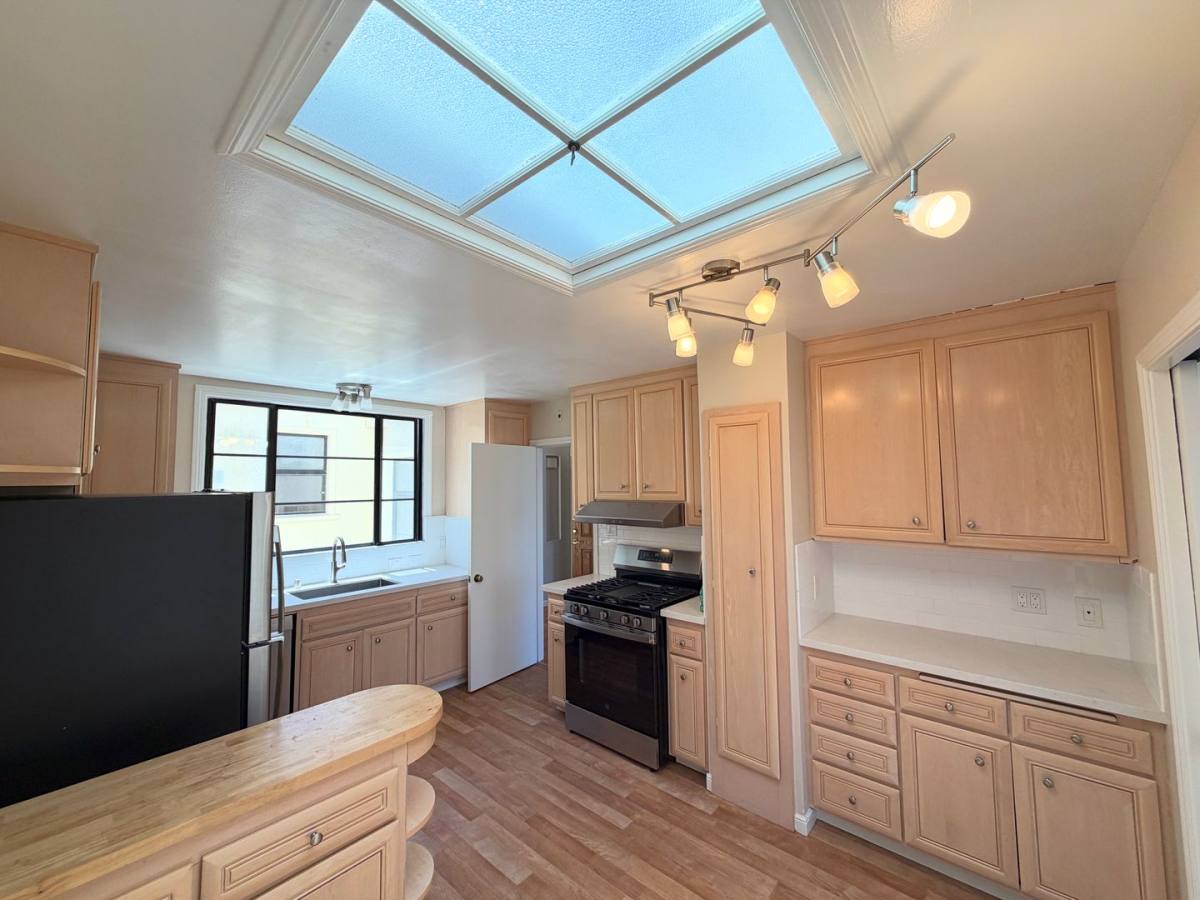 House for rent at 955 Lawton St, San Francisco, CA 94122