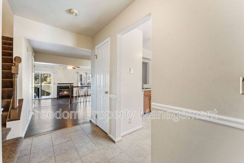 Townhouse for rent at 726 Pine Tree Court, Warrenton, VA 20186