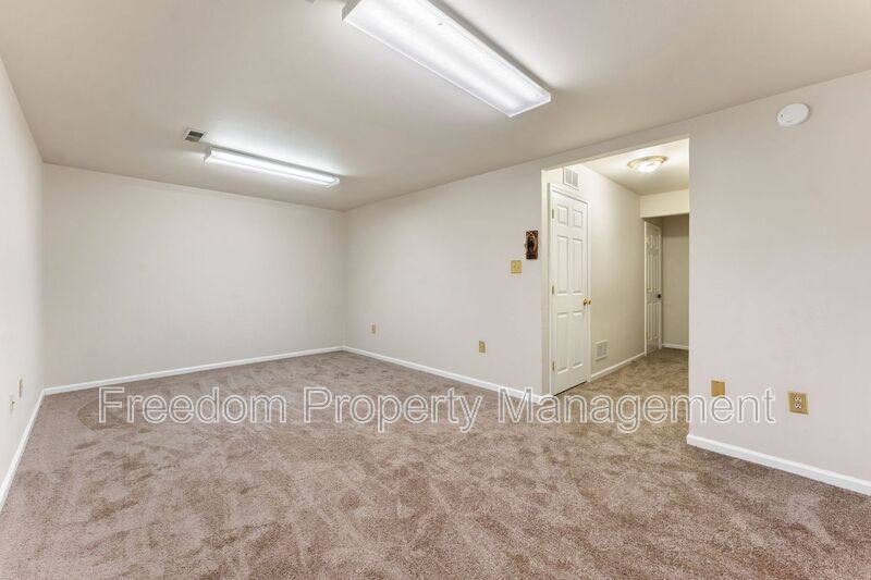 Townhouse for rent at 726 Pine Tree Court, Warrenton, VA 20186