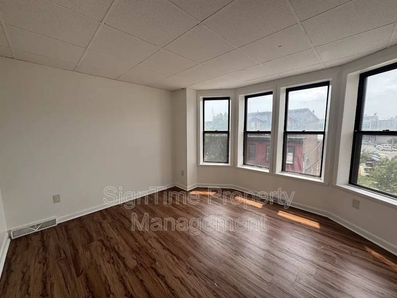Apartment for rent at 112 W Franklin St #4, Hagerstown, MD 21740