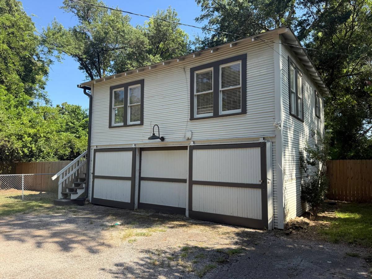 Apartment for rent at Dobbs House, 606 W Dobbs St, Tyler, TX 75701
