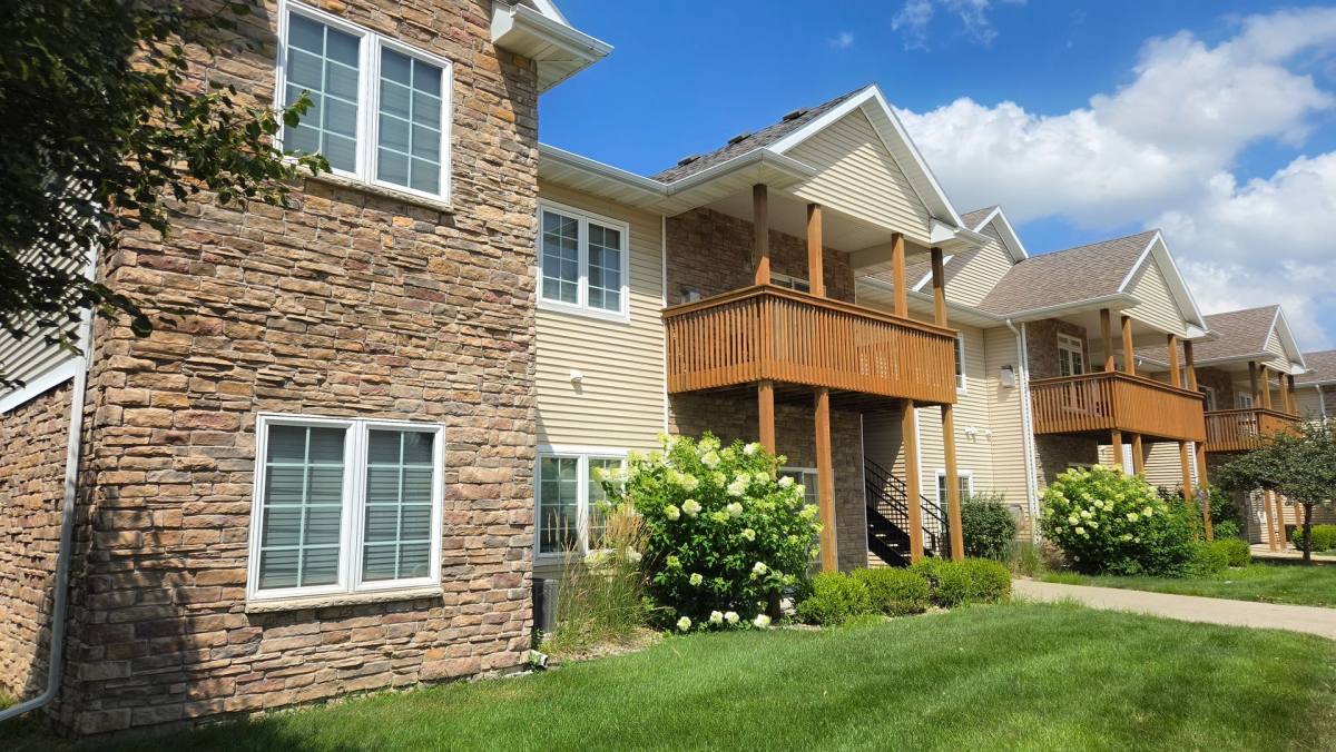 Apartment for rent at Meadow Court, 2000 Meadow Court, Des Moines, IA 50320