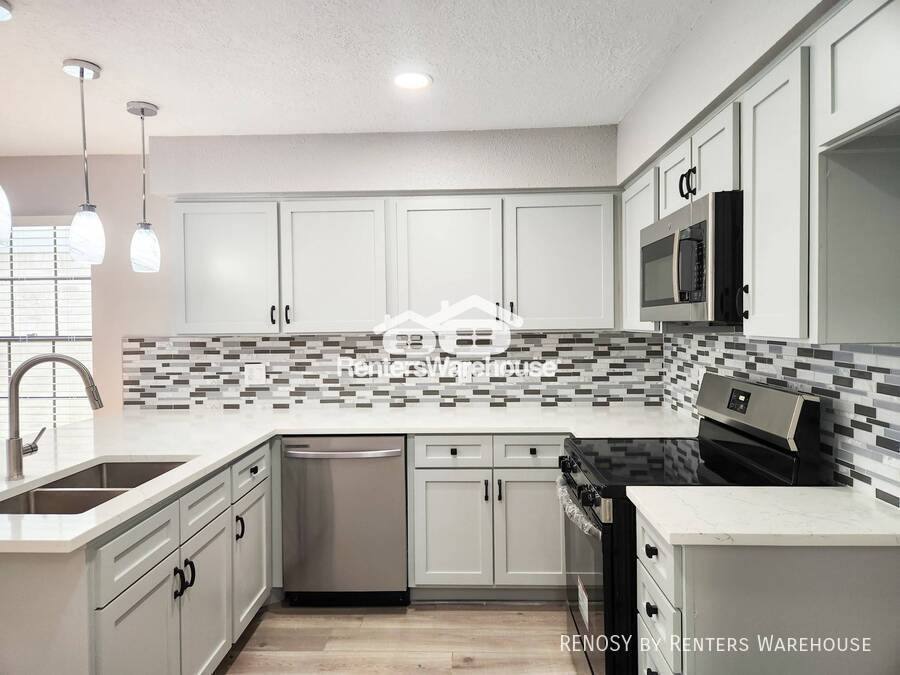 Townhouse for rent at 13427 Garden Grove St #750, Houston, TX 77082