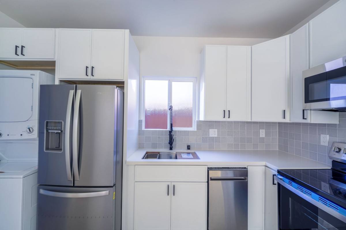 2860 Webster, San Diego, CA 92113 - Apartment for Rent - Image 9