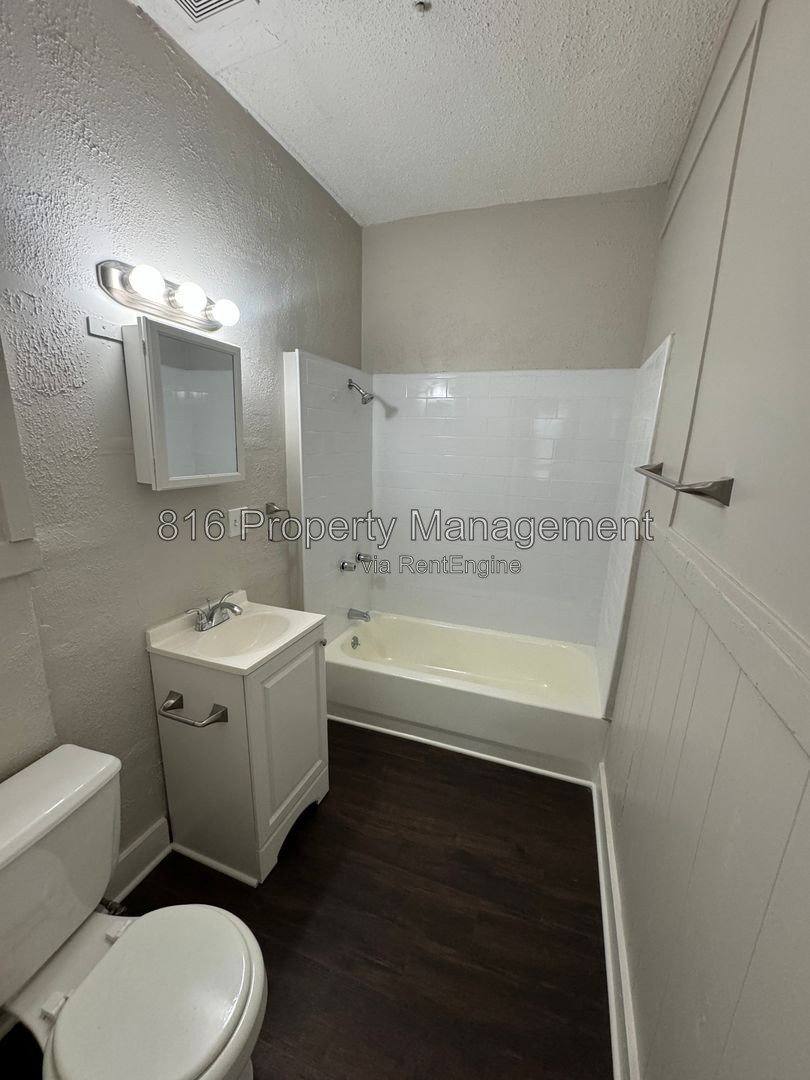 Apartment for rent at 2416 E 22nd St #2W, Kansas City, MO 64127