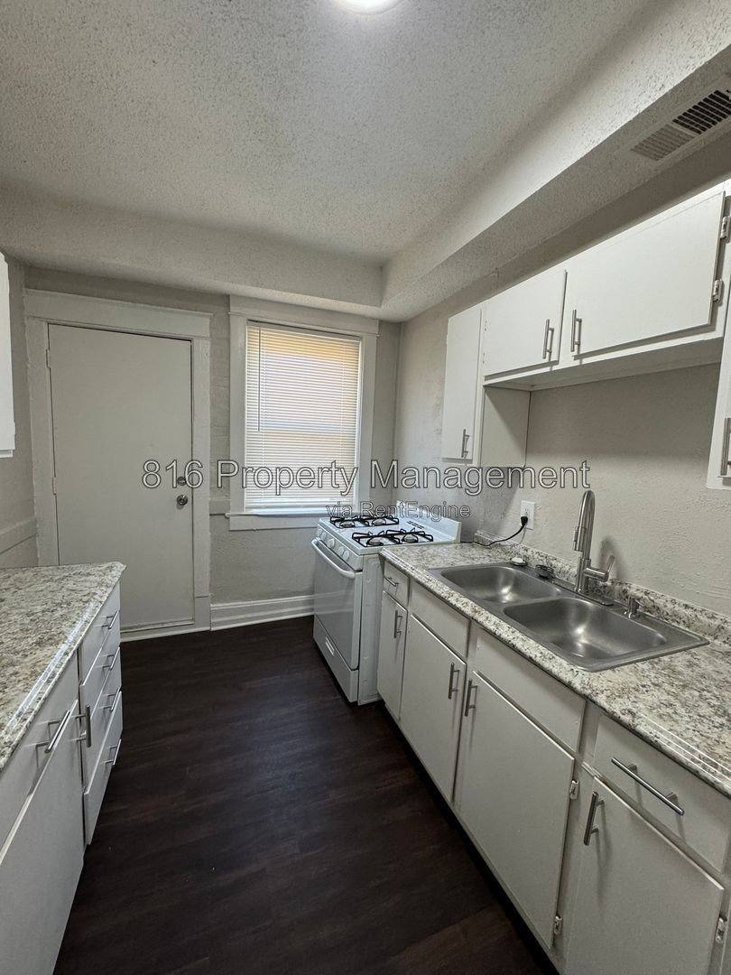 Apartment for rent at 2416 E 22nd St #2W, Kansas City, MO 64127