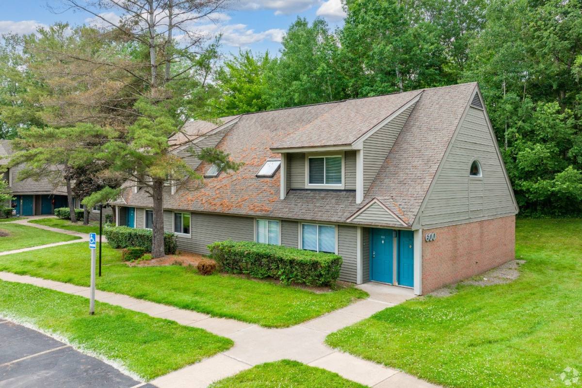 Apartment for rent at 2 Meadowbrook Circle #105, Fulton, NY 13069