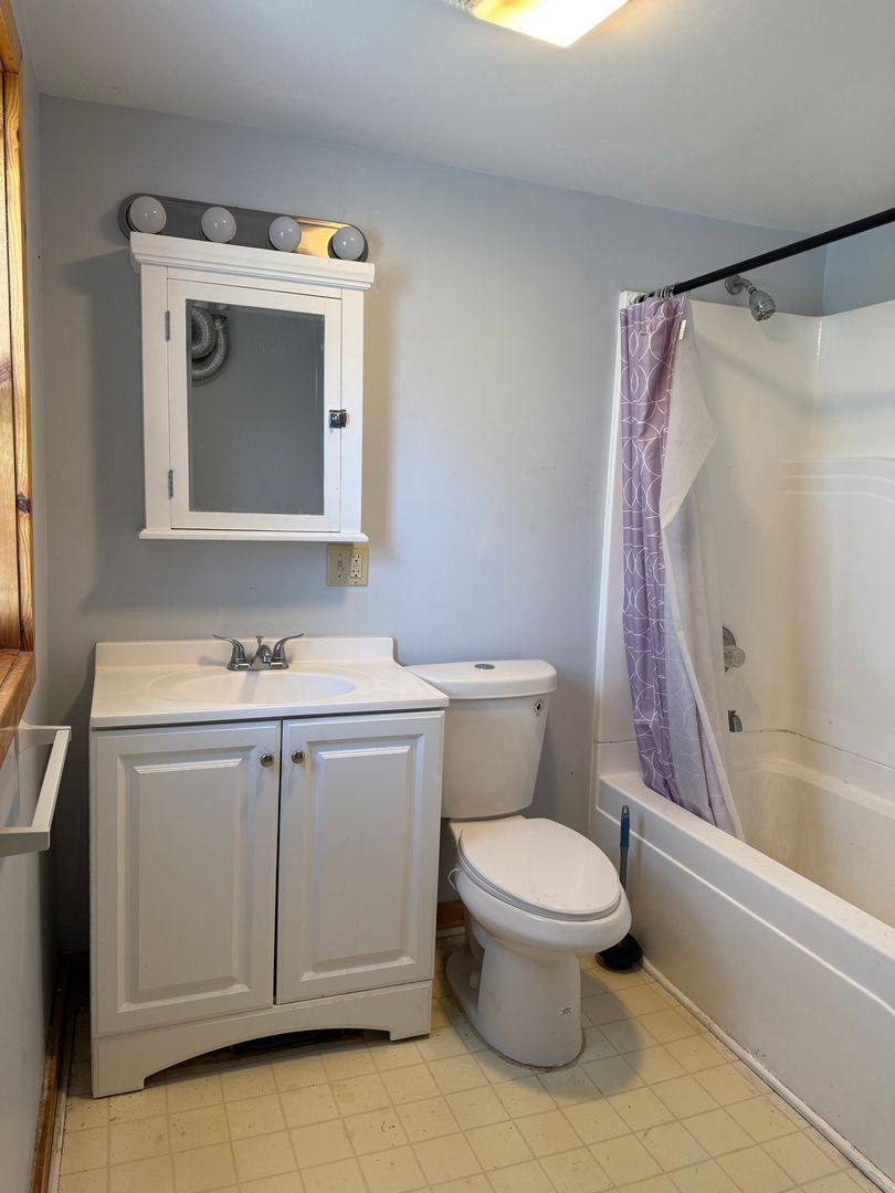 House for rent at 1807 Martin Luther King Jr Dr, Jackson, MI 49203