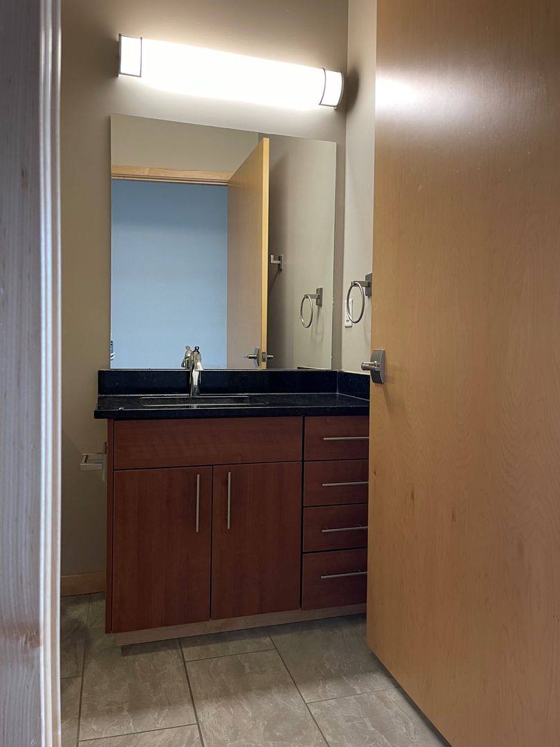 Oregon, 221 E Oregon St, Milwaukee, WI 53204 - Apartment for Rent - Image 9