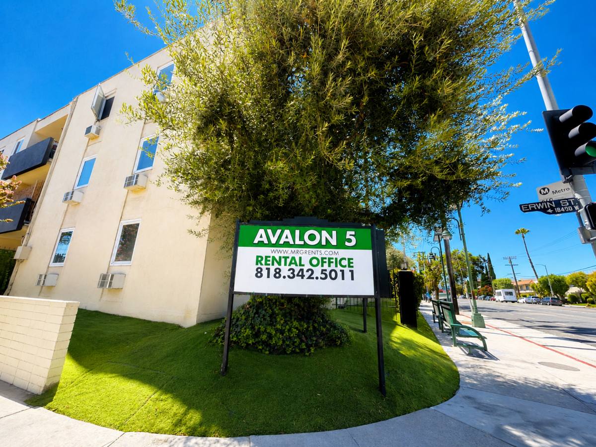 Apartment for rent at 6210 Reseda Blvd, Reseda, CA 91335
