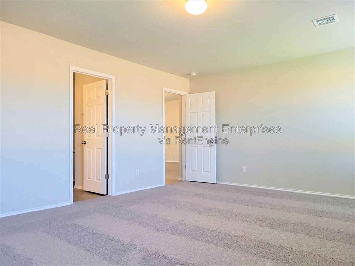 House for rent at 21215 Winding Brook, Harrah, OK 73045