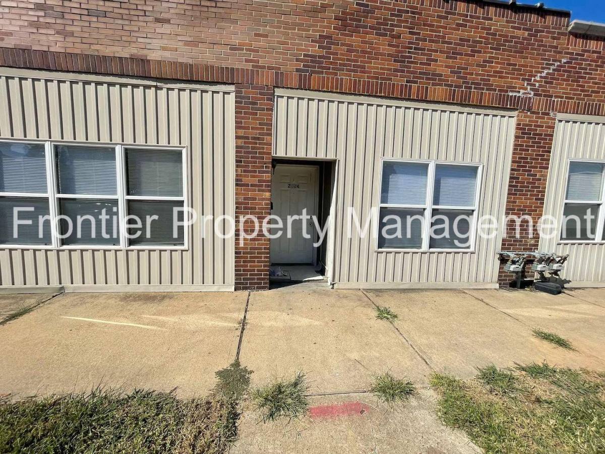 Apartment for rent at 3133 Magnolia 2727 Michigan, St. Louis, MO 63118