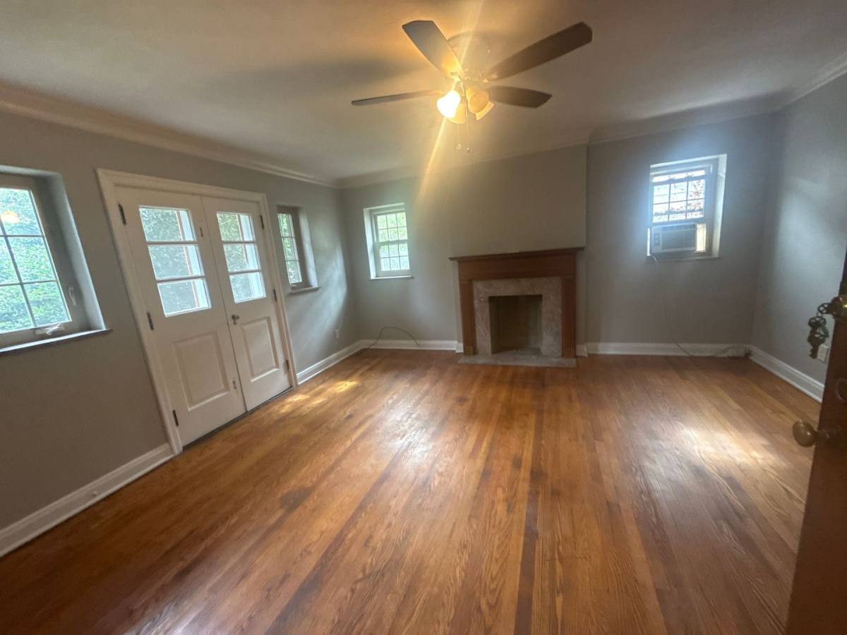 Apartment for rent at 1507 Jackson St, Charleston, WV 25301