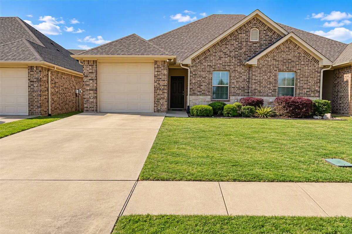 Townhouse for rent at 3944 Mobley Lane, Tyler, TX 75707
