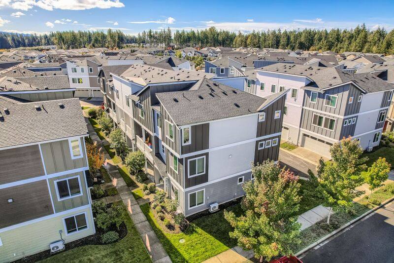 Townhouse for rent at 32668 Steamboat Lane, Black Diamond, WA 98010