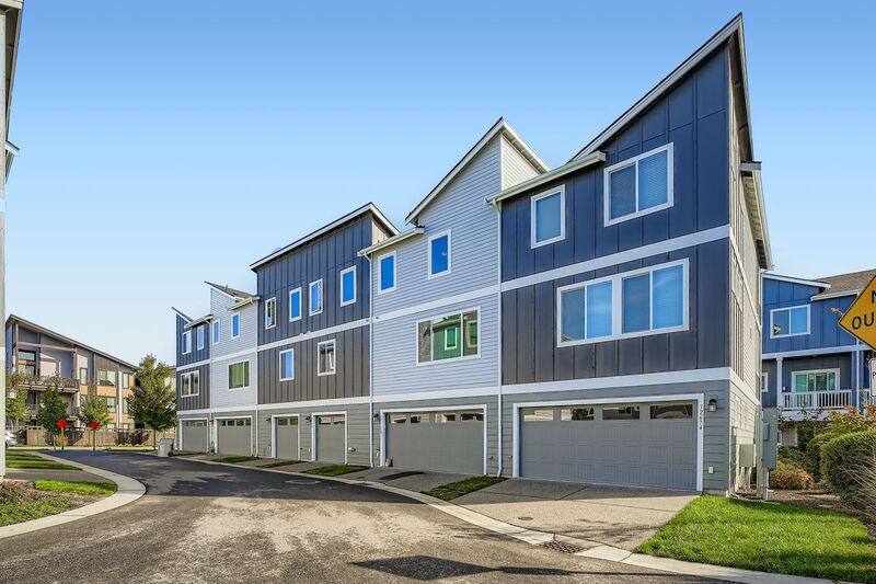 Townhouse for rent at 32668 Steamboat Lane, Black Diamond, WA 98010