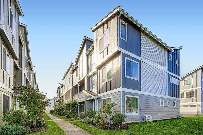 Townhouse for rent at 32668 Steamboat Lane, Black Diamond, WA 98010