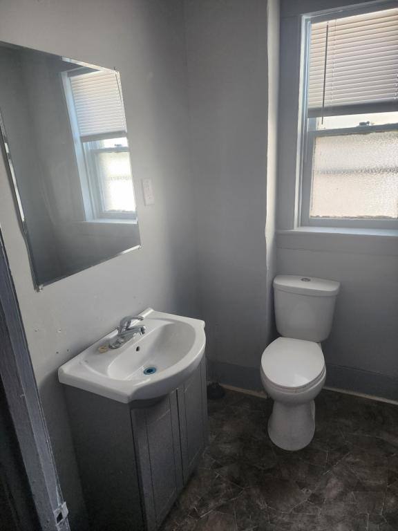Apartment for rent at 221 1 2 W Exchange St #2R, Freeport, IL 61032