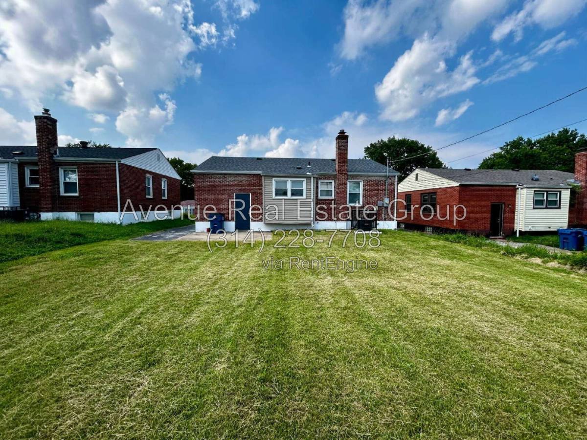 House for rent at 242 Emerling Dr, St. Louis, MO 63121