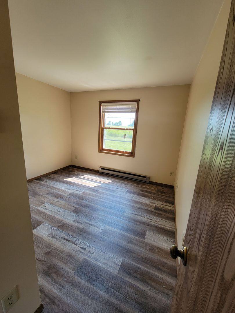 Apartment for rent at 542 E Bronson Rd, Seymour, WI 54165