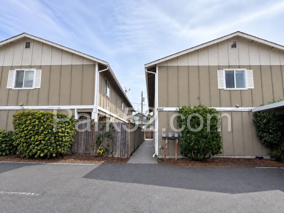 4545 S Puget Sound Ave #A, Tacoma, WA 98409 - Townhouse for Rent - Image 2