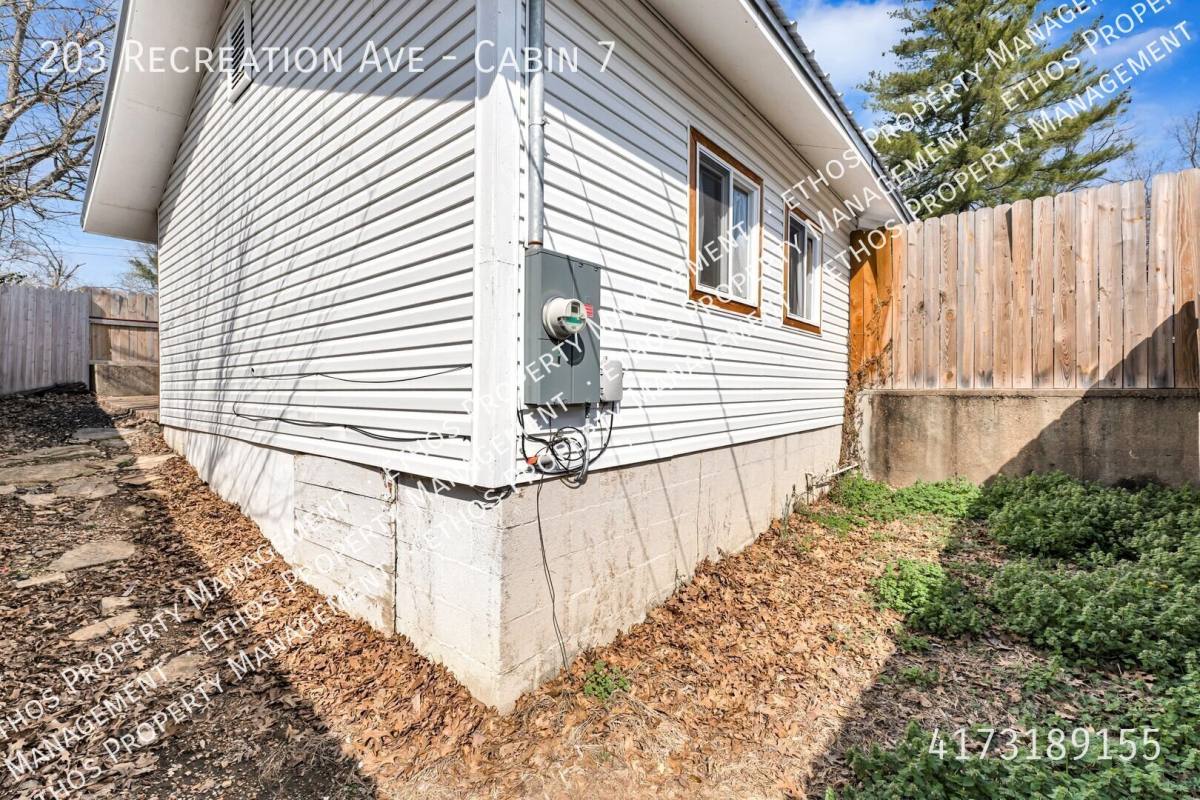 Apartment for rent at 203 Recreation Ave #CABIN 7, Rockaway Beach, MO 65740