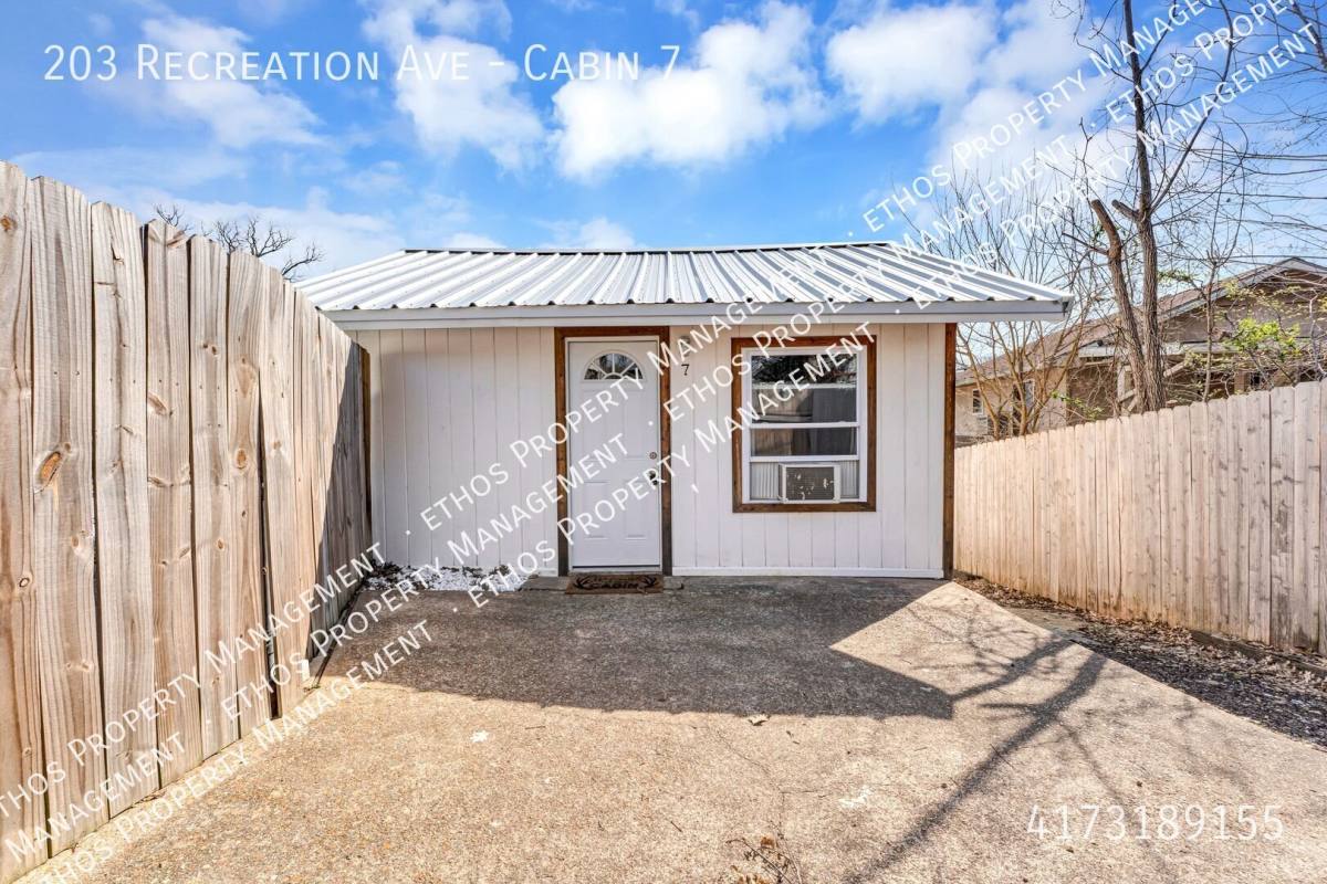 Apartment for rent at 203 Recreation Ave #CABIN 7, Rockaway Beach, MO 65740